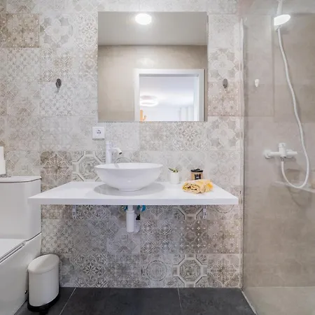 Aptuvalencia Apartman *